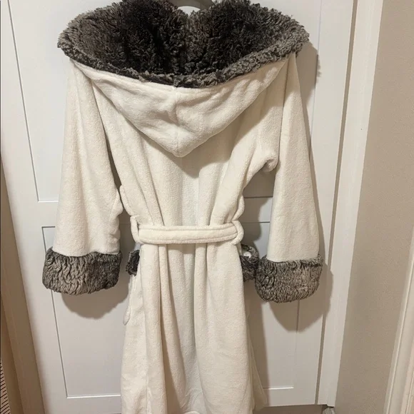 Pottery Barn Robe - Picture 5 of 7